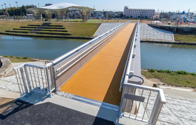 当社製「FRPサンドイッチ床版」採用の歩道橋が磐田市に完成