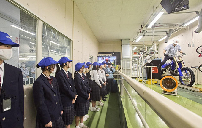 地域学校から好評、二輪車組立工場見学に累計3万5,000人