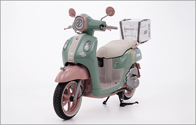 新型ファッションスクーター「Fazzio」と人気バンド「ずっと真夜中でいいのに。」とのコラボレーション車両をYamaha Sound Crossing Shibuyaで展示